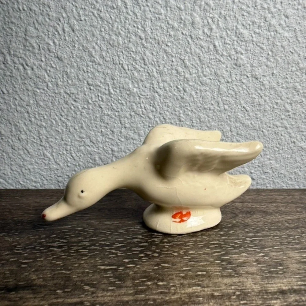 Vintage Ceramic Goose Figurine Cream Glazed Cottage Farmhouse Bird Decor 4.5